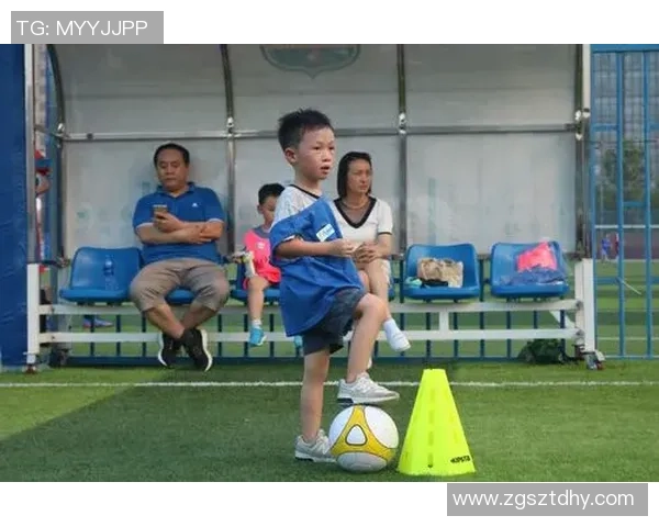 我和小伙伴们一起参加的精彩足球比赛记忆